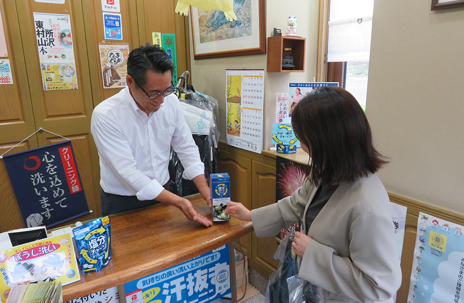 全ク連、カバヤと塩分チャージ配布の店内ディスプレイイメージ