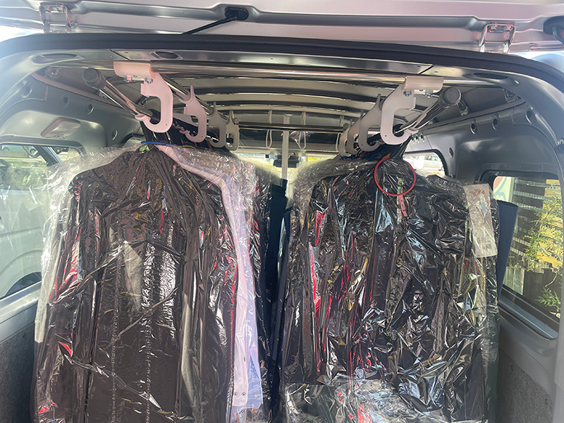 集配車用スリックレールの衣類ストック使用例